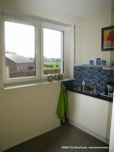 De kitchenette voor het zetten van koffie en thee